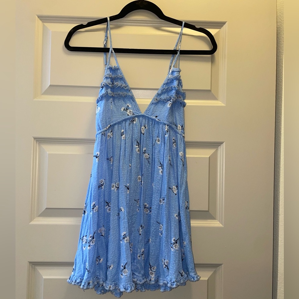 Baby Blue white floral sundress open back ruffles and flowy dress size medium
